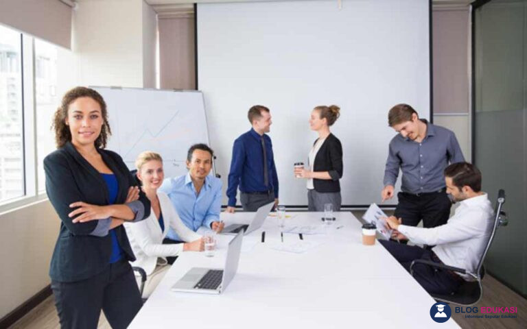 Administrasi Publik Kerja Apa? Prospek & Ilmu yang Dipelajari