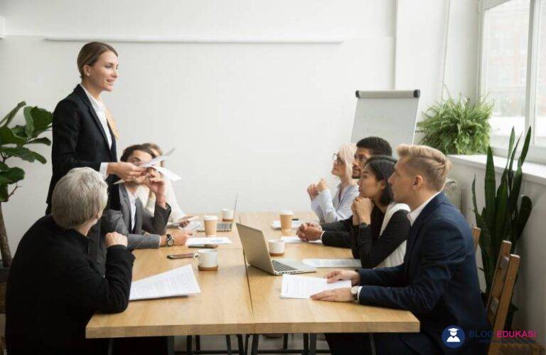 Manajemen Sumber Daya Manusia: Konsep, Fungsi, dan Strategi